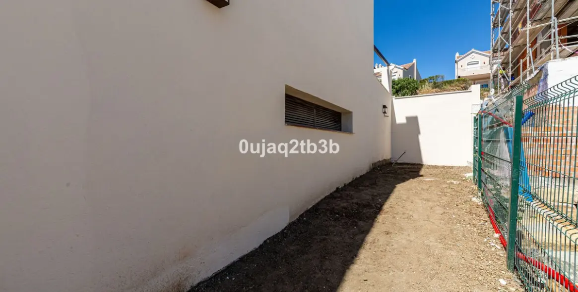 Long-term rent of townhouse in El Paraiso 40