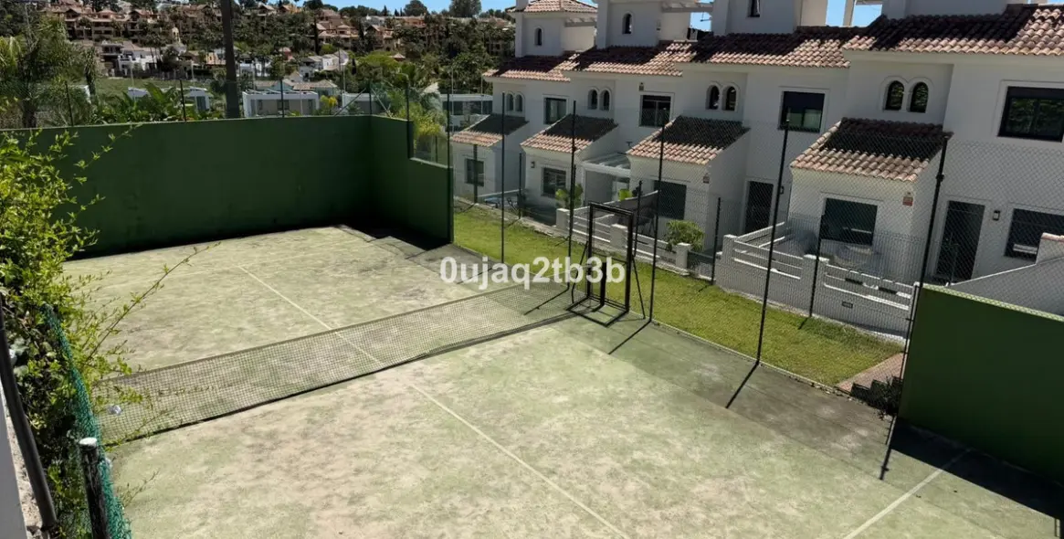 Long-term rent of townhouse in El Paraiso 44