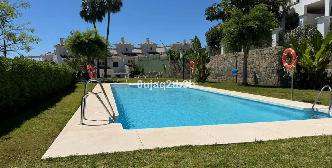 Long-term rent of townhouse in El Paraiso 47