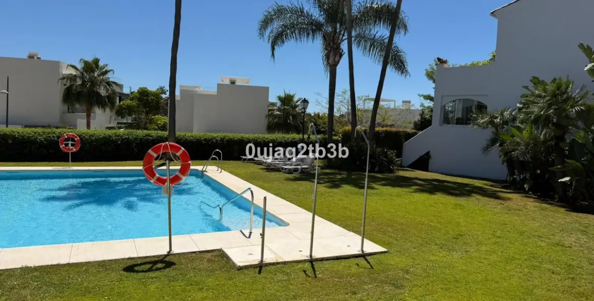 Long-term rent of townhouse in El Paraiso 53