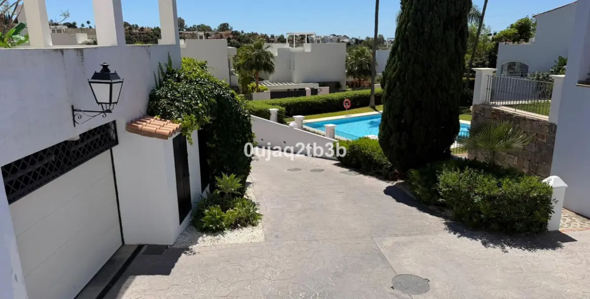 Long-term rent of townhouse in El Paraiso 56