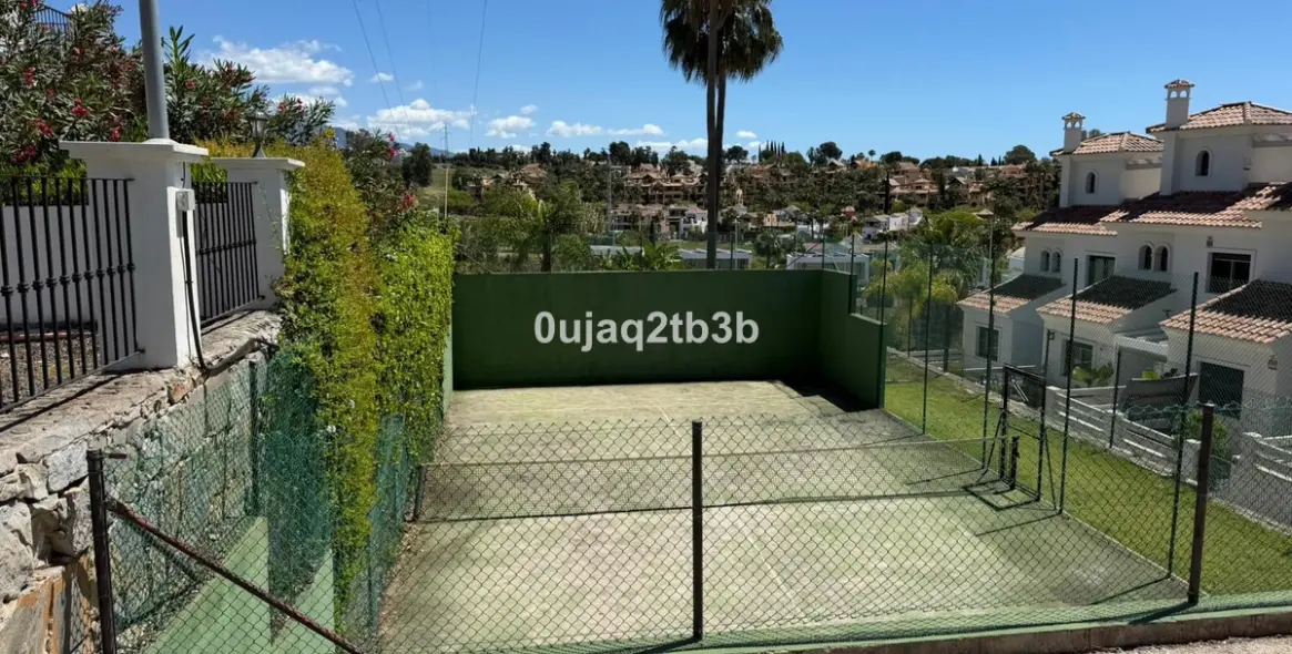 Long-term rent of townhouse in El Paraiso 65