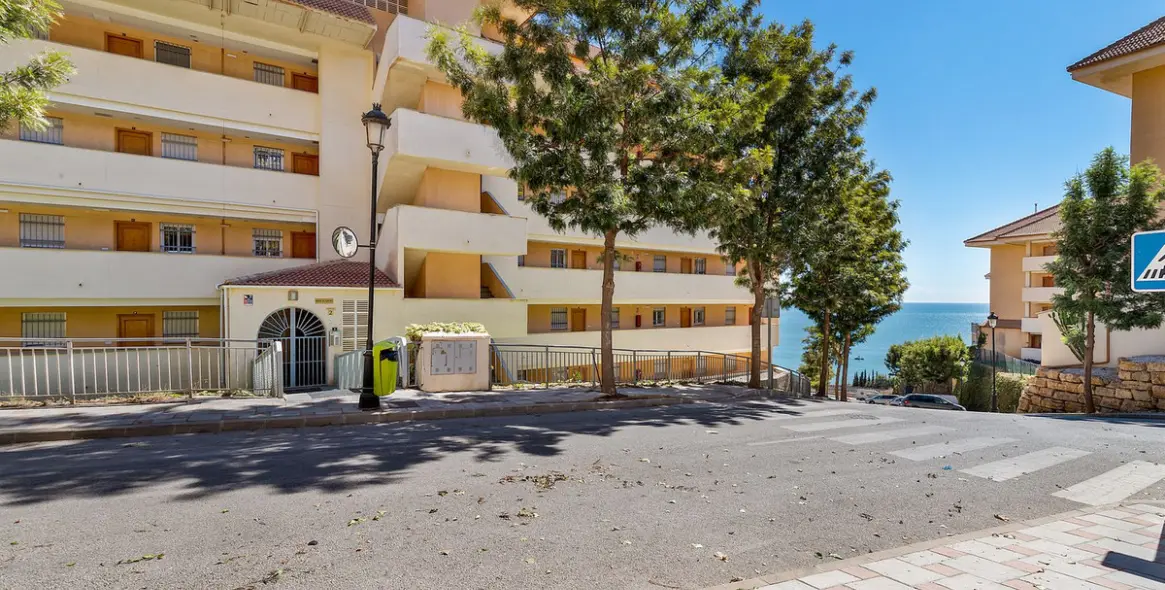 Sale of ground floor apartment in Fuengirola 2