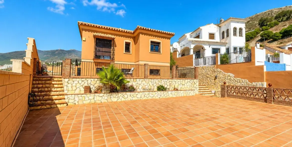 Sale of detached villa in Benalmadena 2