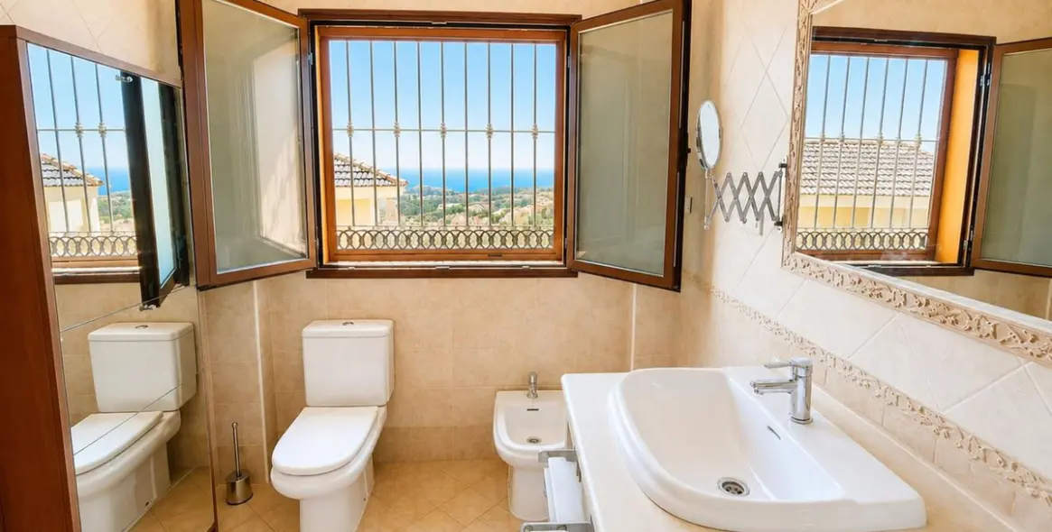 Sale of detached villa in Benalmadena 10