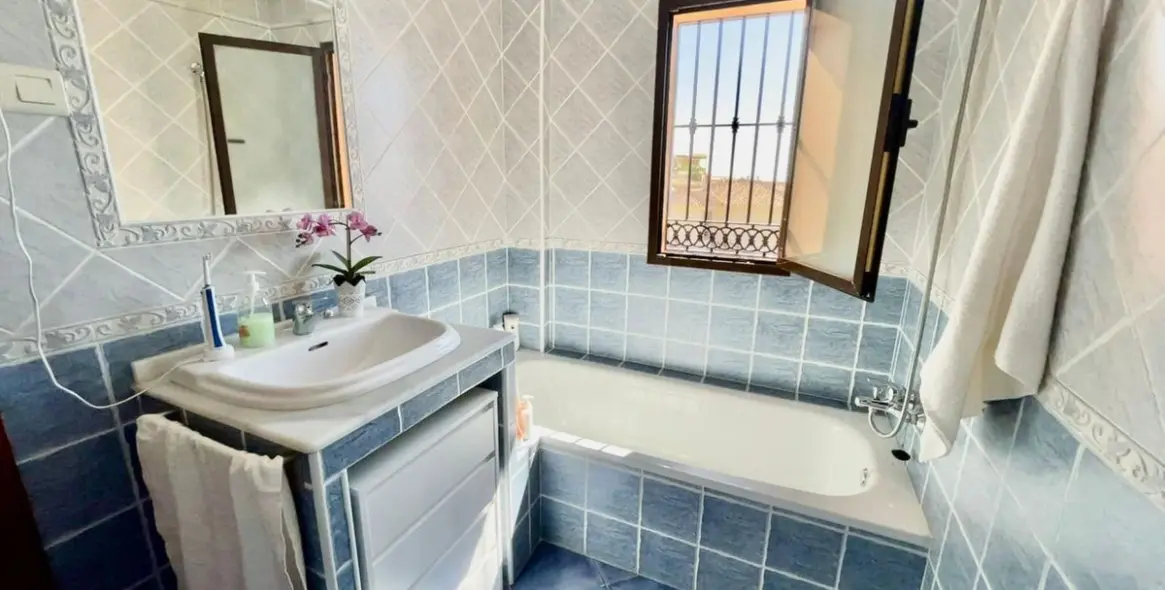 Sale of detached villa in Benalmadena 12