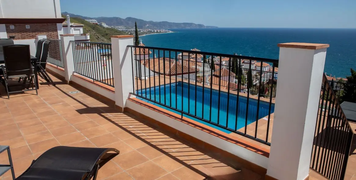 Sale of detached villa in Nerja 12