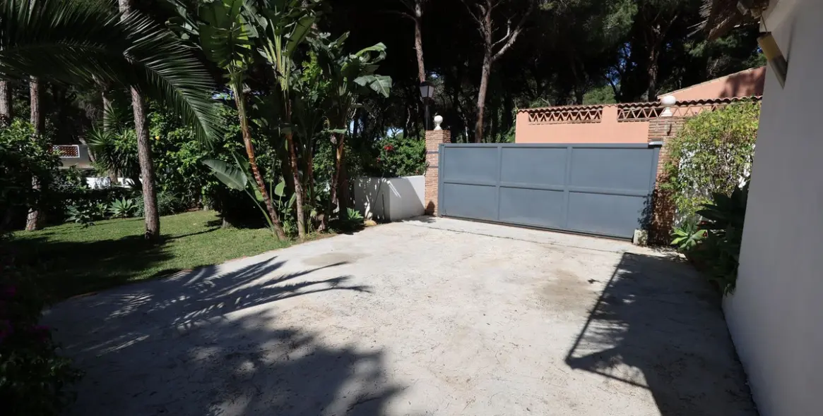 Venta de villa independiente en El Rosario 57