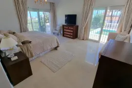 Image 4 thumb