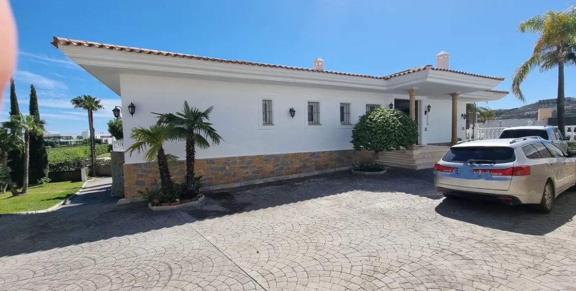 Long-term rent of detached villa in Benahavís 10
