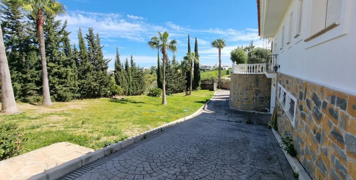 Long-term rent of detached villa in Benahavís 11