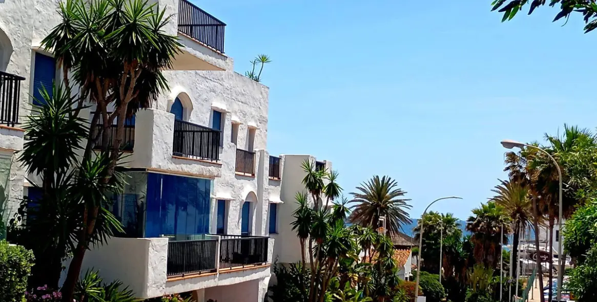 Sale of middle floor apartment in La Duquesa 58