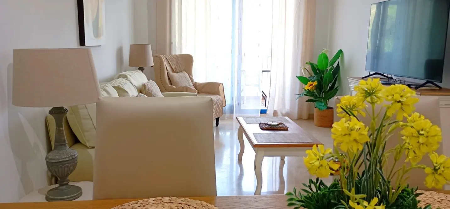Venta de apartamento en planta media en La Duquesa 2