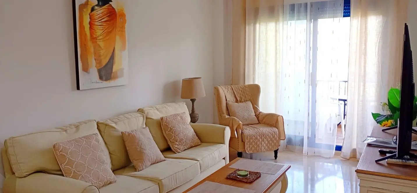 Venta de apartamento en planta media en La Duquesa 3