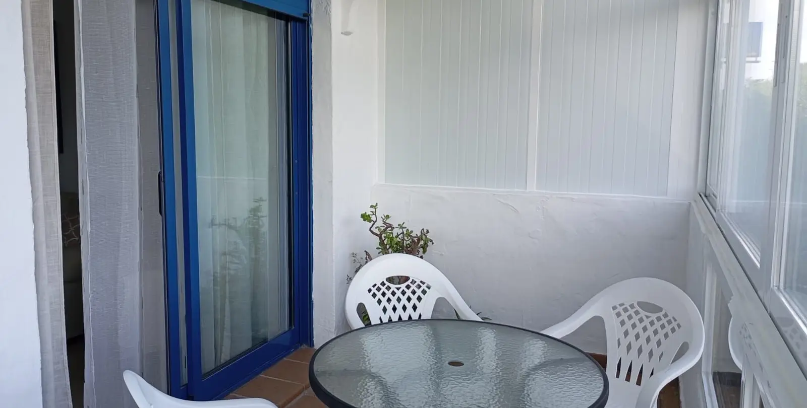 Sale of middle floor apartment in La Duquesa 9