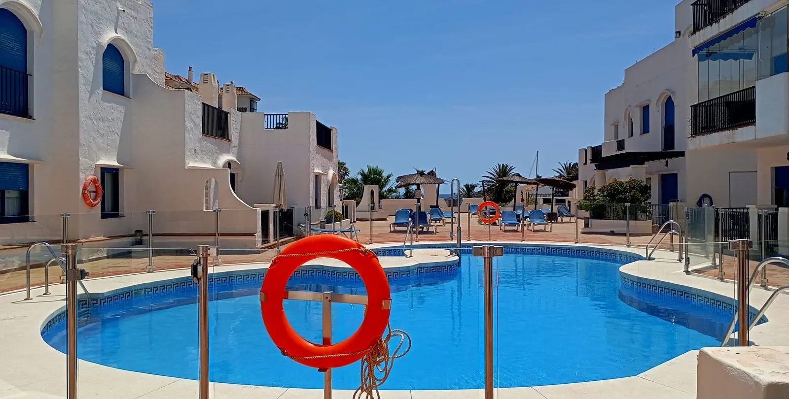 Sale of middle floor apartment in La Duquesa 16