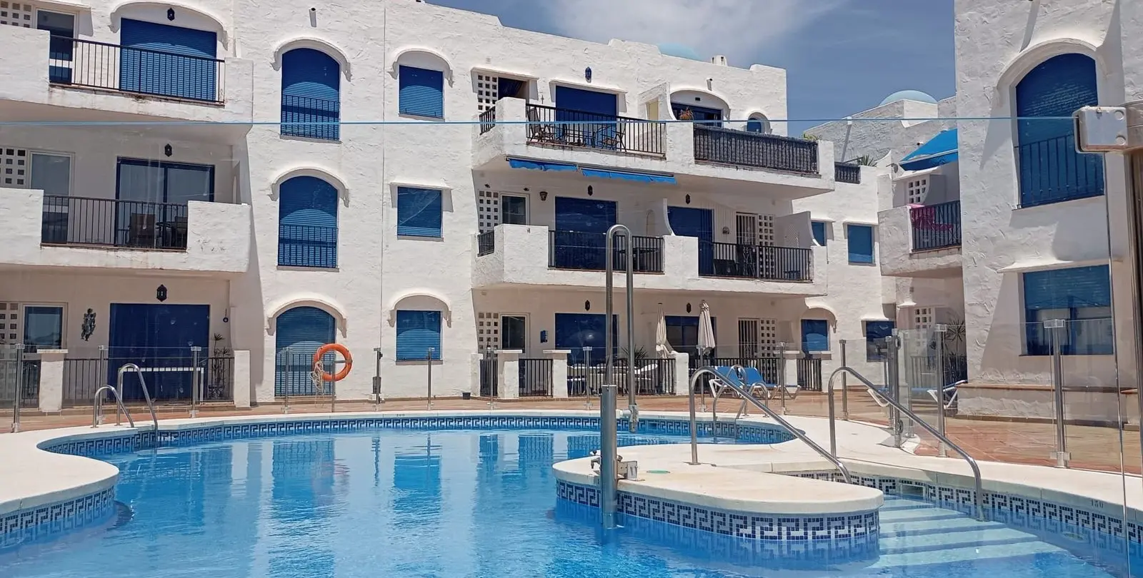 Sale of middle floor apartment in La Duquesa 22