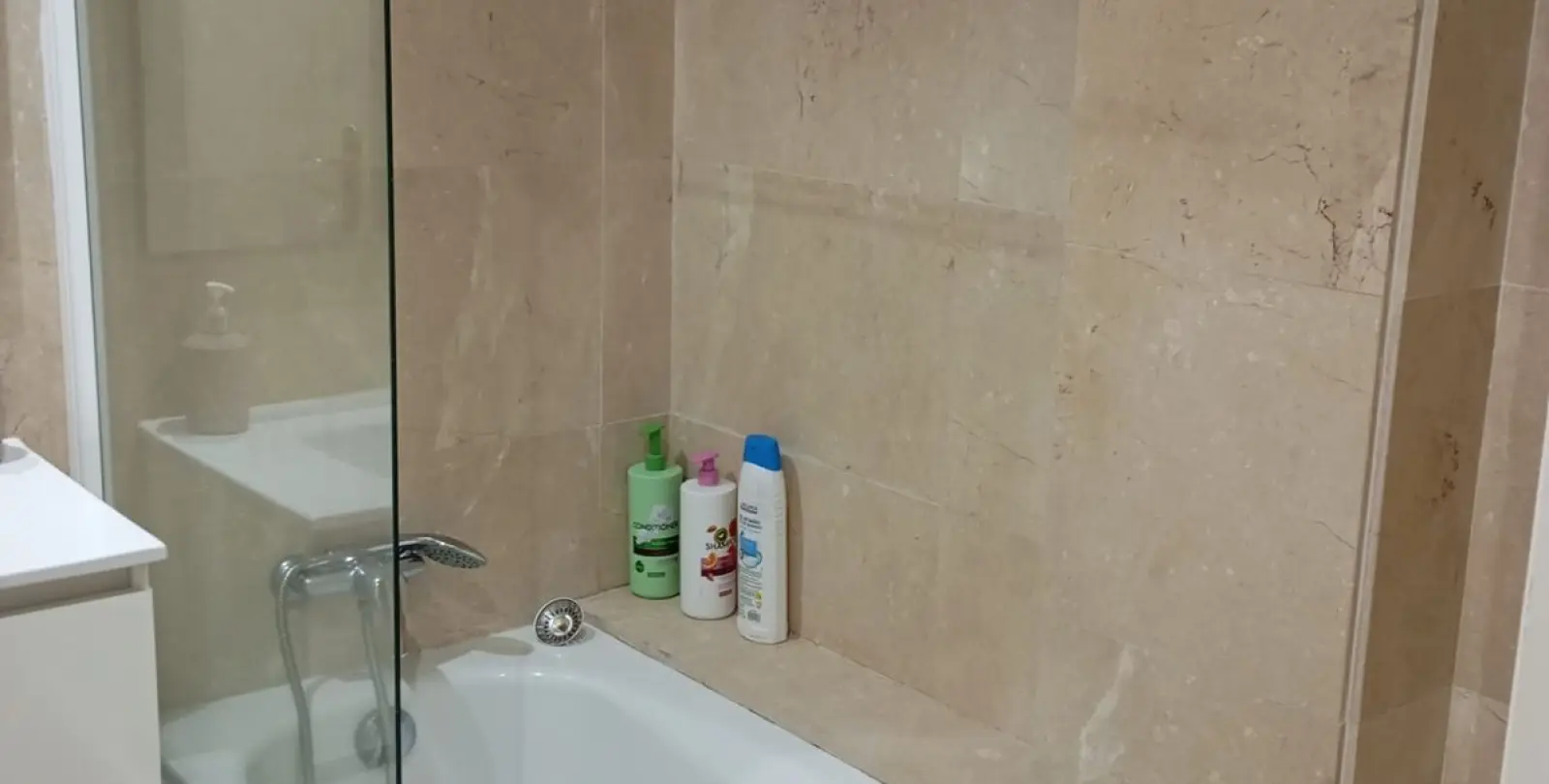 Sale of middle floor apartment in La Duquesa 42