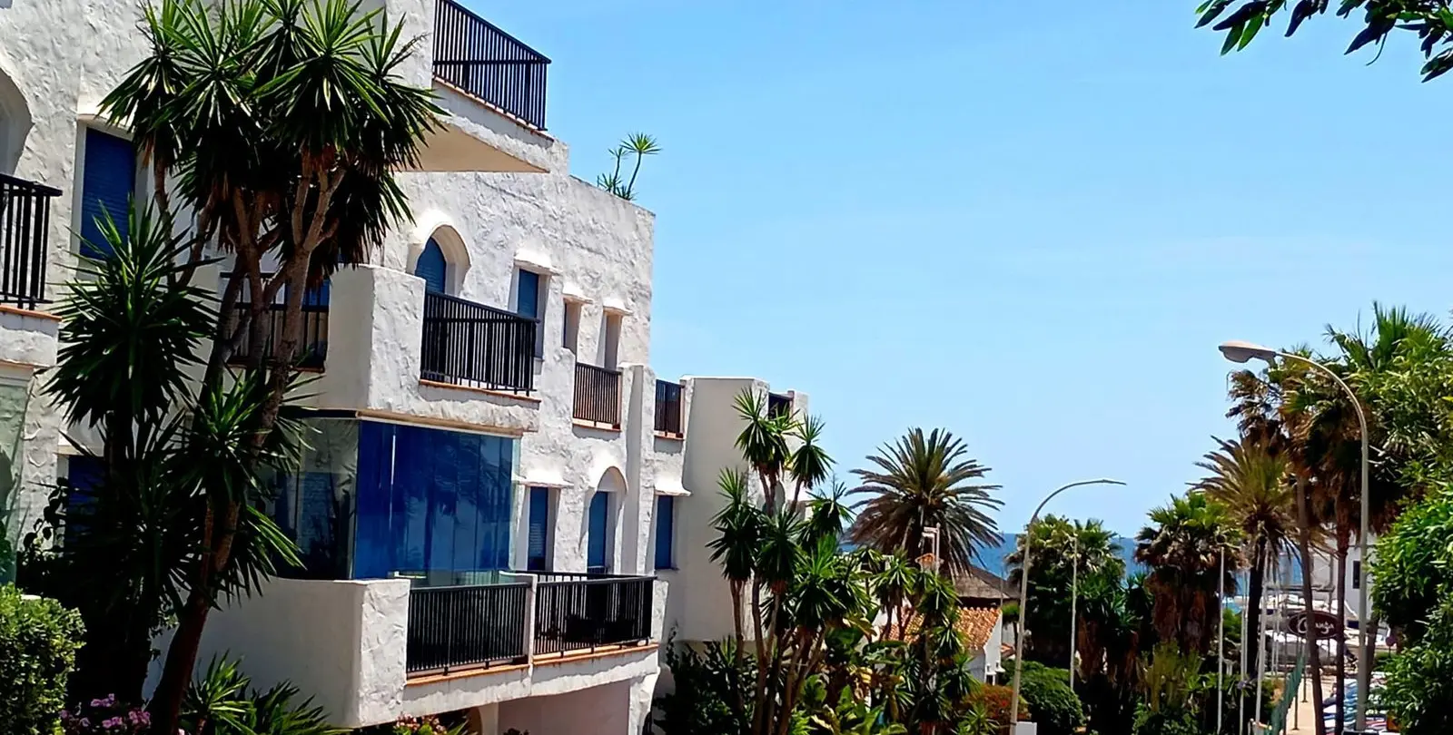 Sale of middle floor apartment in La Duquesa 45