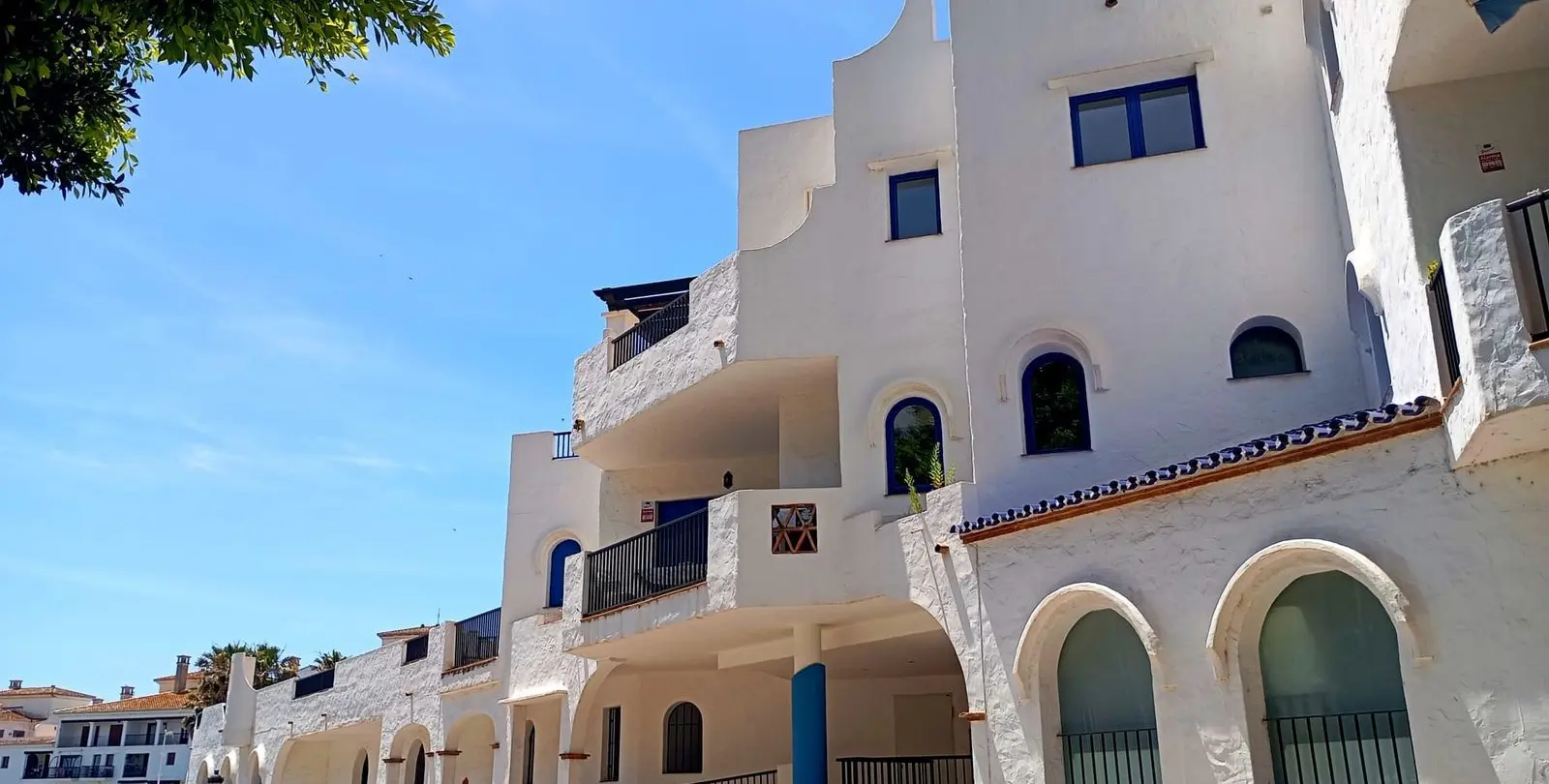 Sale of middle floor apartment in La Duquesa 46