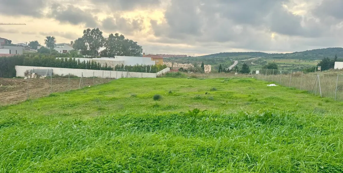 Sale of residential plot in Valle Romano 10