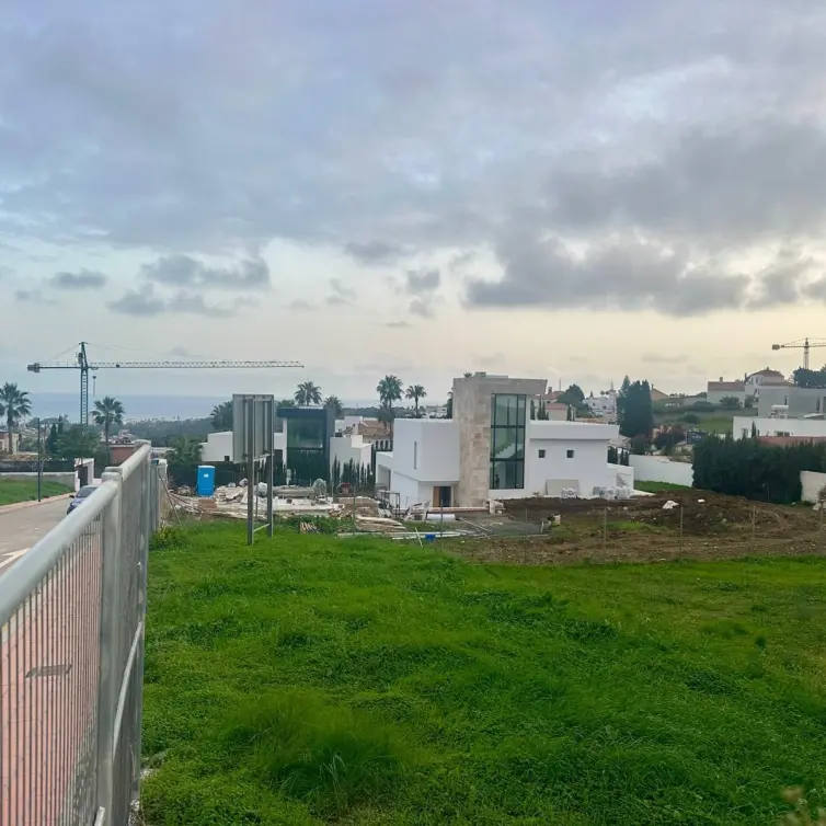 Sale of residential plot in Valle Romano