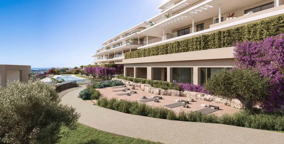 Sale of ground floor apartment in Estepona 11