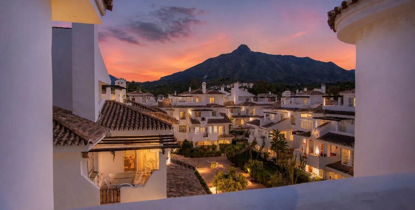 Продажа двухуровневого пентхауса в Puerto Banús 1