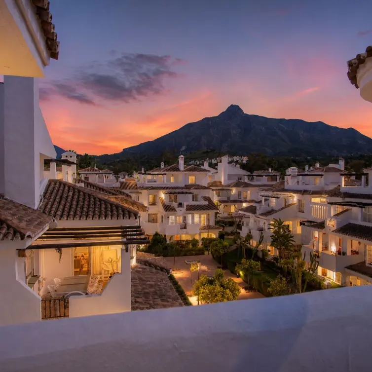 Продажа двухуровневого пентхауса в Puerto Banús
