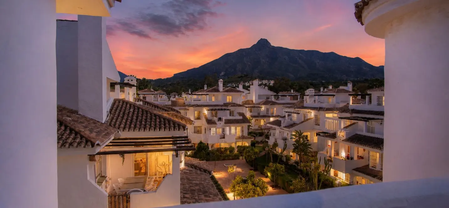 Продажа двухуровневого пентхауса в Puerto Banús 0