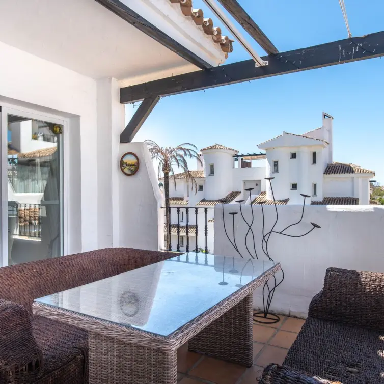 Продажа двухуровневого пентхауса в Puerto Banús
