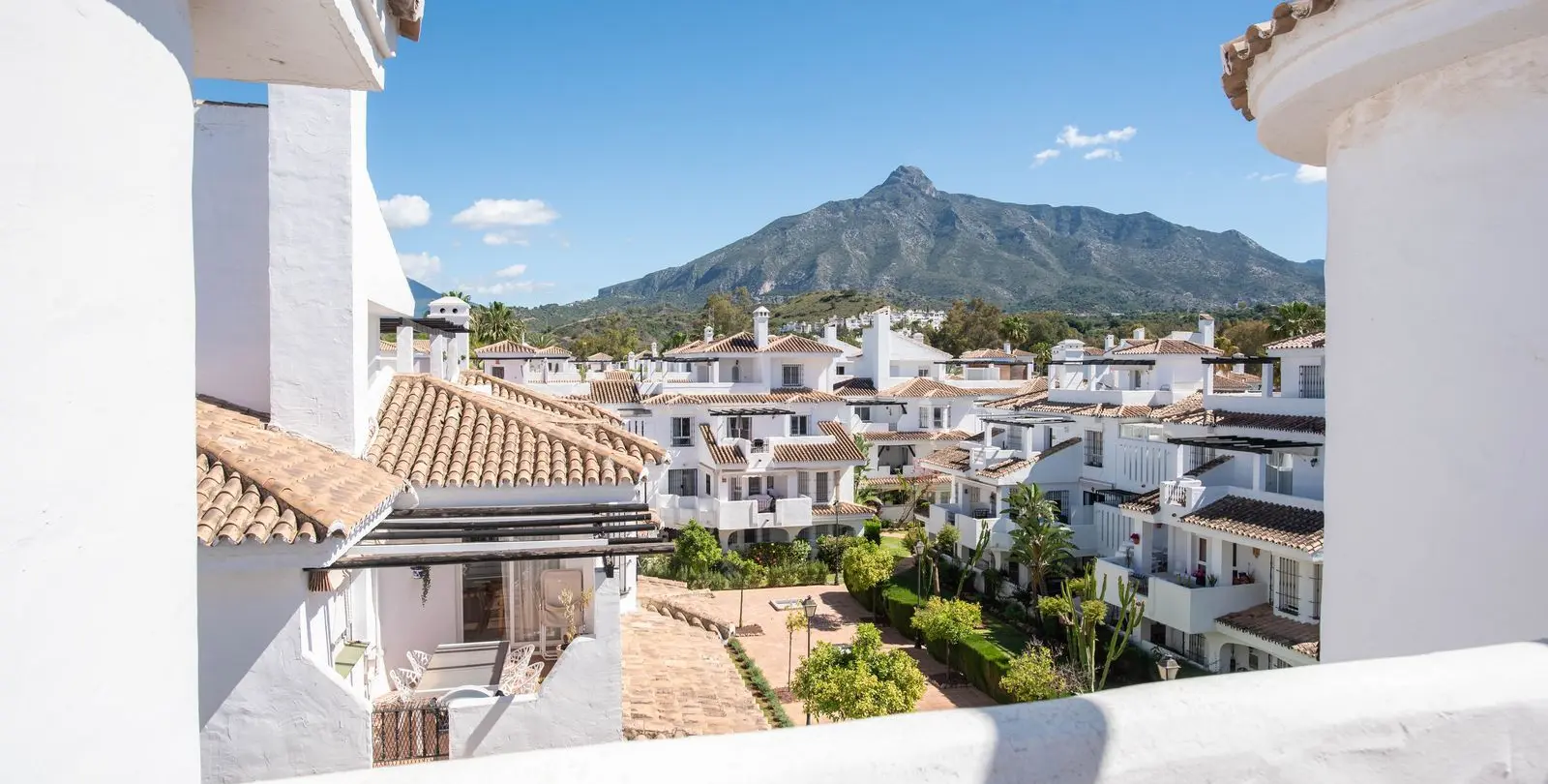 Продажа двухуровневого пентхауса в Puerto Banús 10