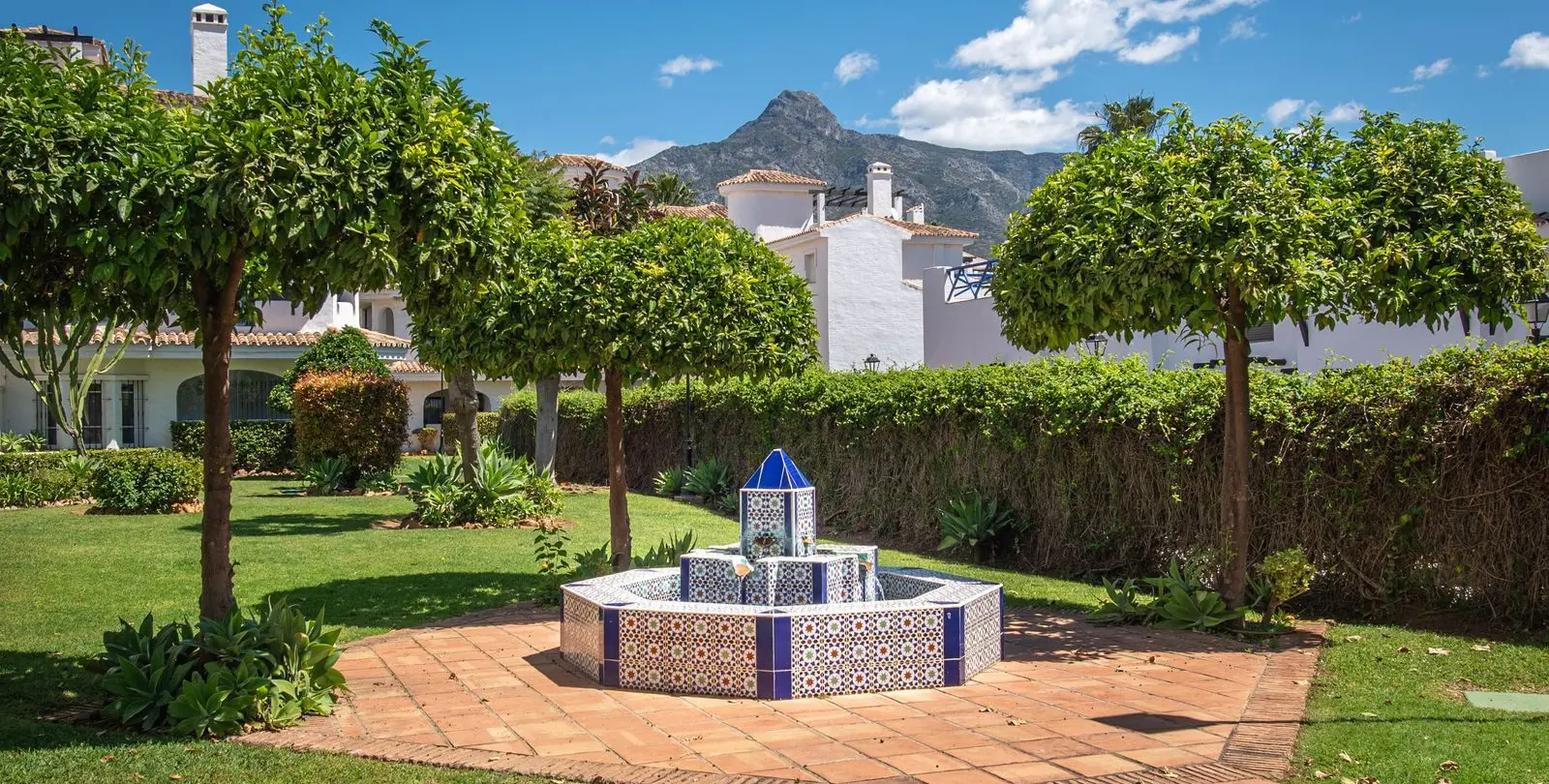 Продажа двухуровневого пентхауса в Puerto Banús 11