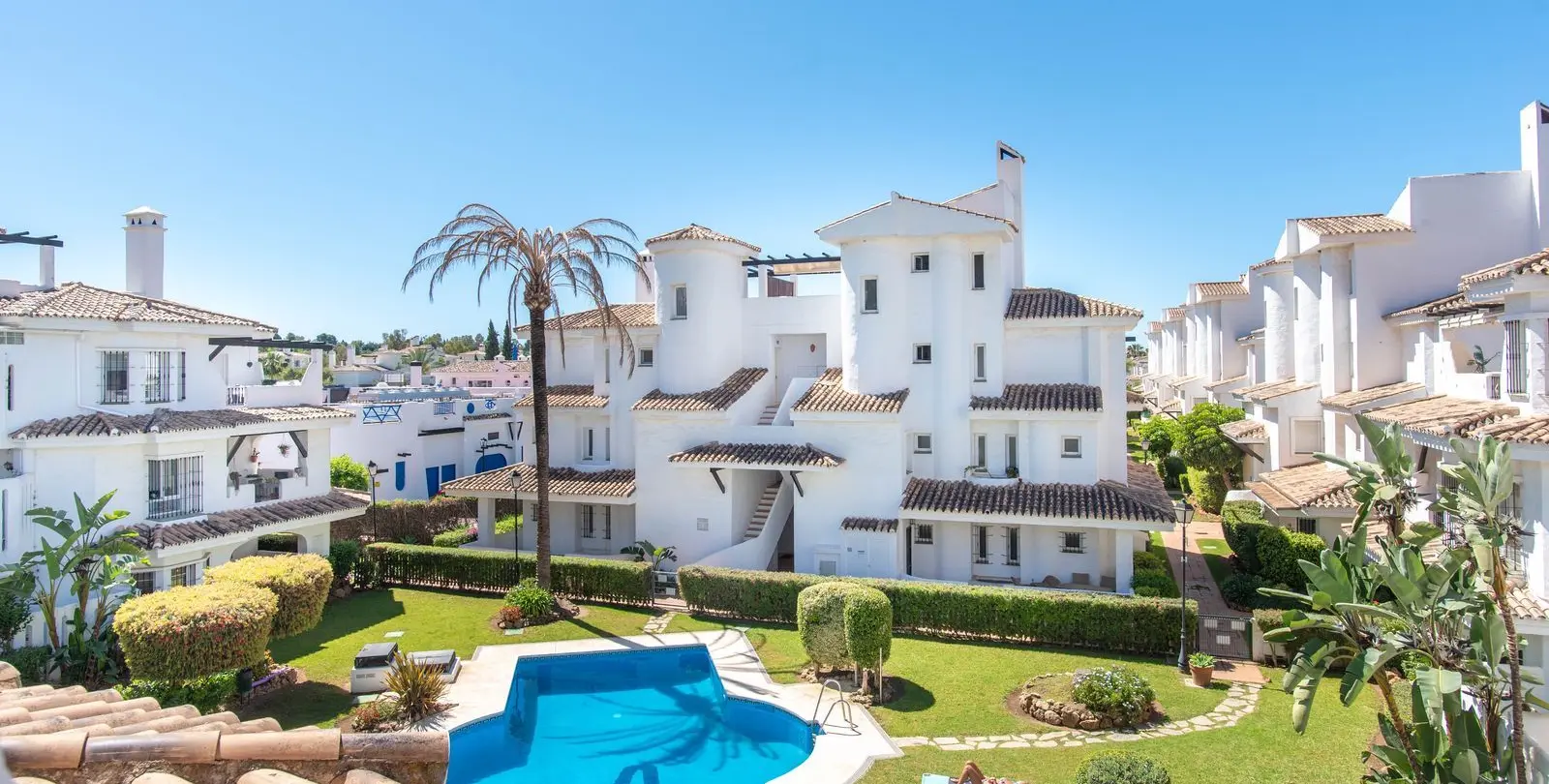 Продажа двухуровневого пентхауса в Puerto Banús 13