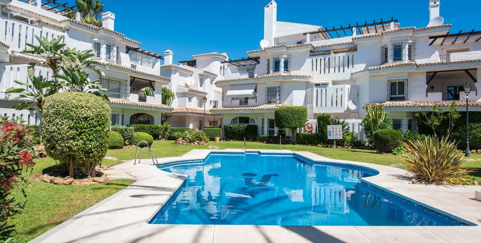 Продажа двухуровневого пентхауса в Puerto Banús 15