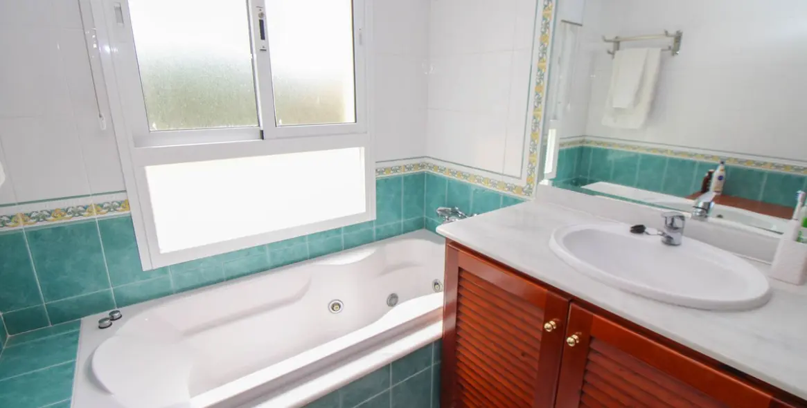 Sale of ground floor apartment in La Cala de Mijas 29