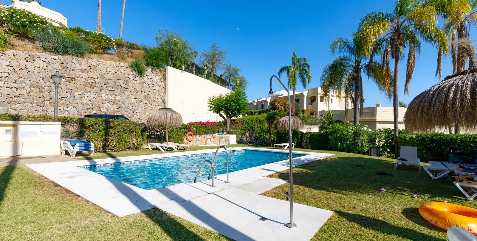 Venta de apartamento en planta baja en La Quinta 29