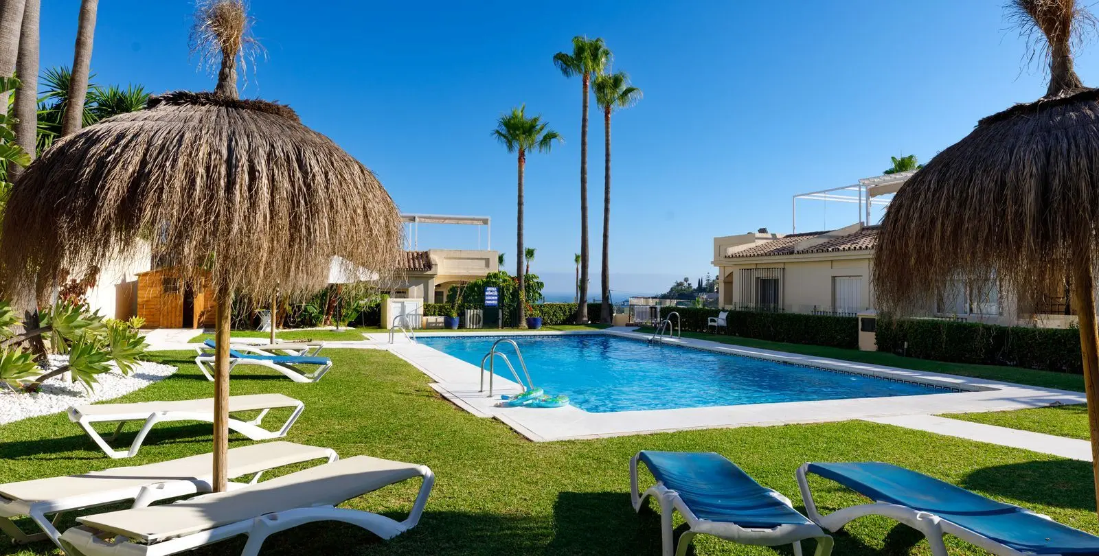 Venta de apartamento en planta baja en La Quinta 30