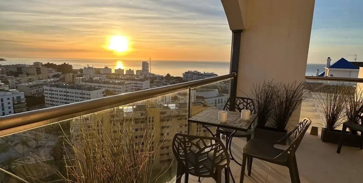 Sale of penthouse in Estepona 1