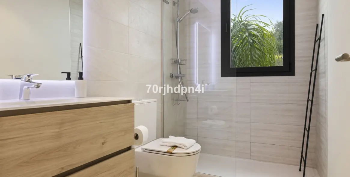 Venta de apartamento en planta media en Estepona 11