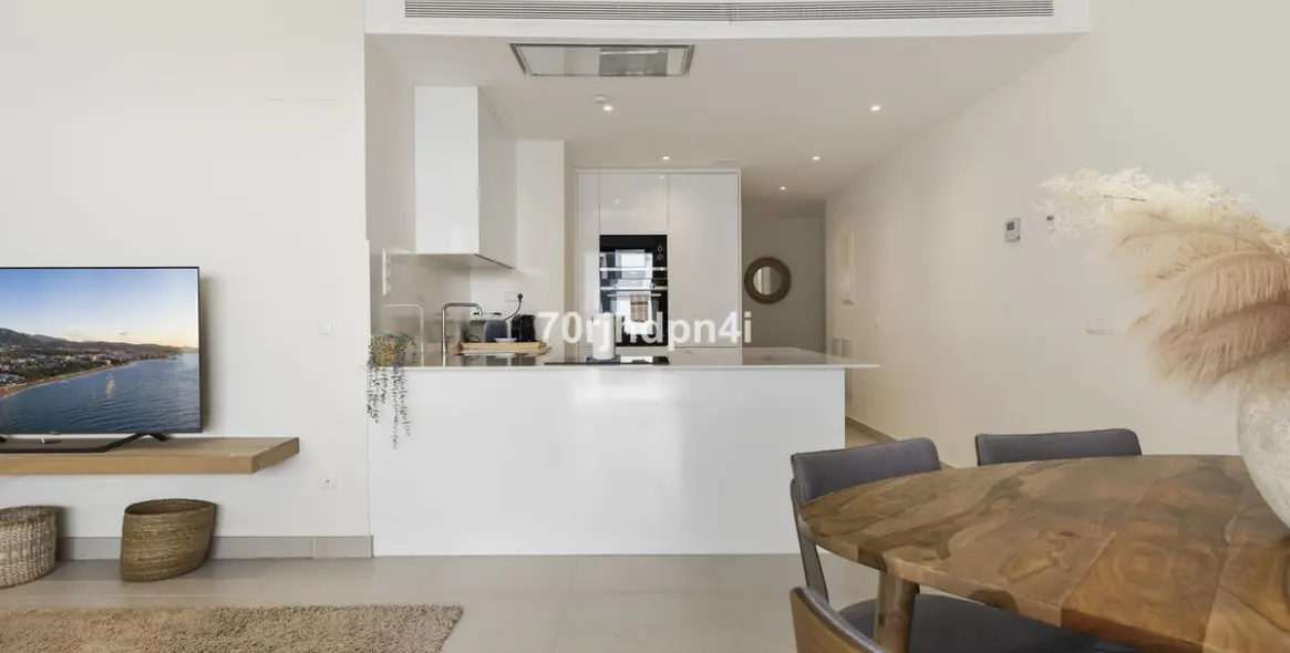 Venta de apartamento en planta media en Estepona 13