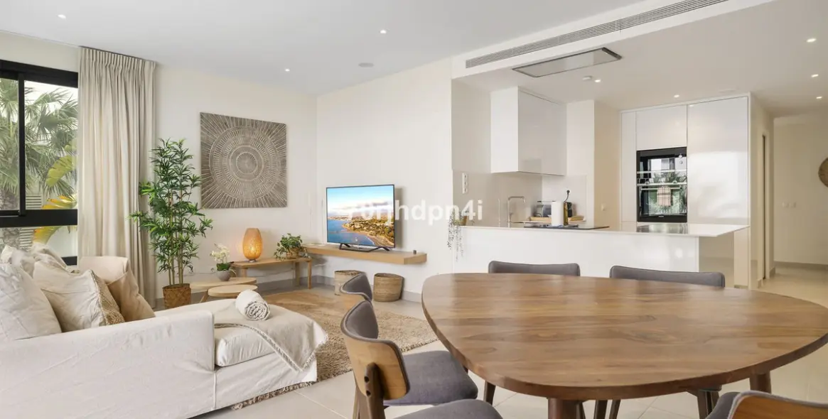 Venta de apartamento en planta media en Estepona 14