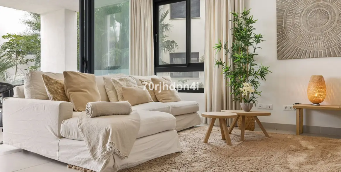 Venta de apartamento en planta media en Estepona 33