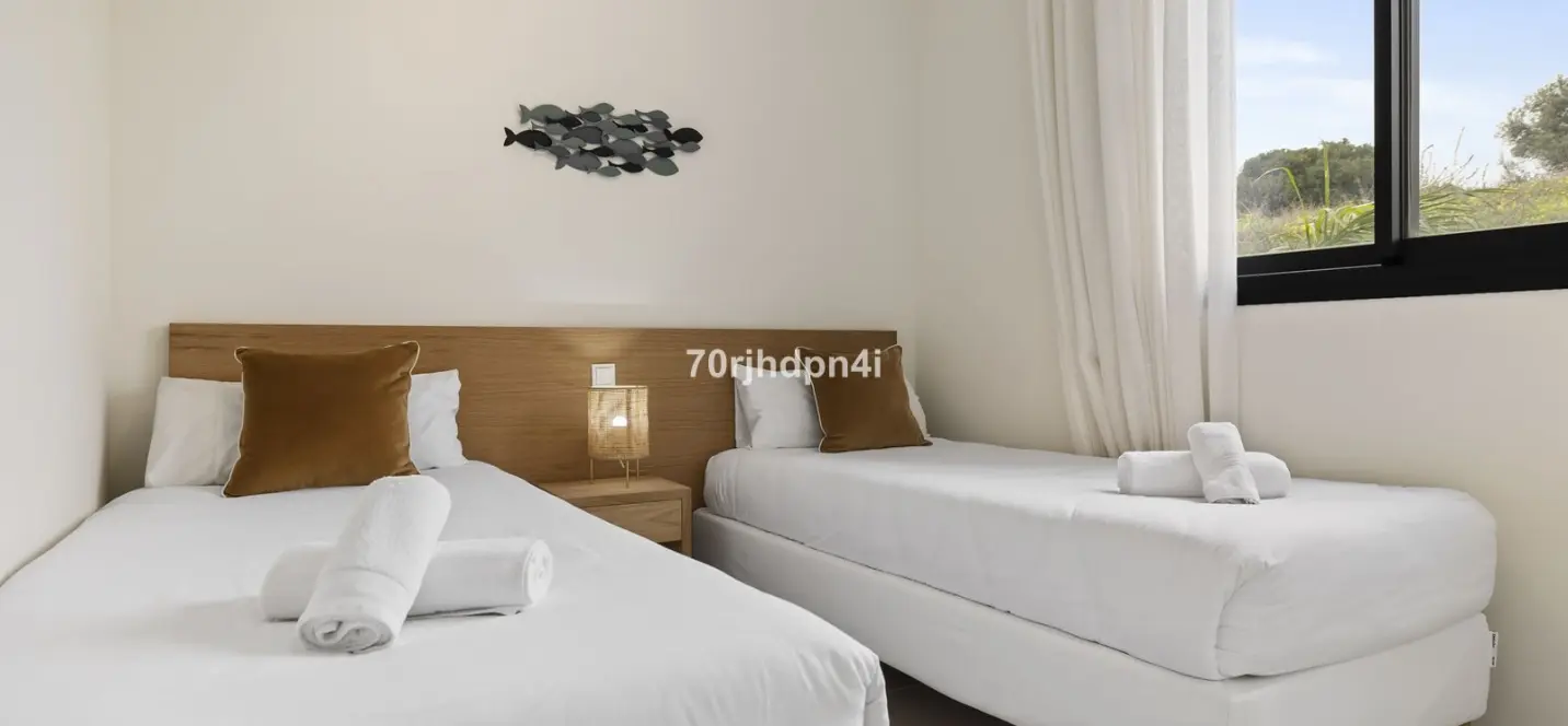 Sale of middle floor apartment in Estepona 3
