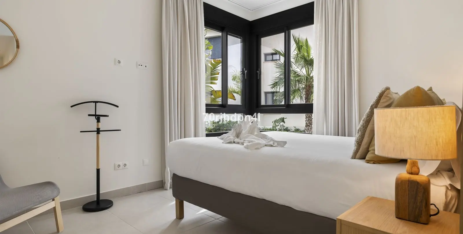 Sale of middle floor apartment in Estepona 5