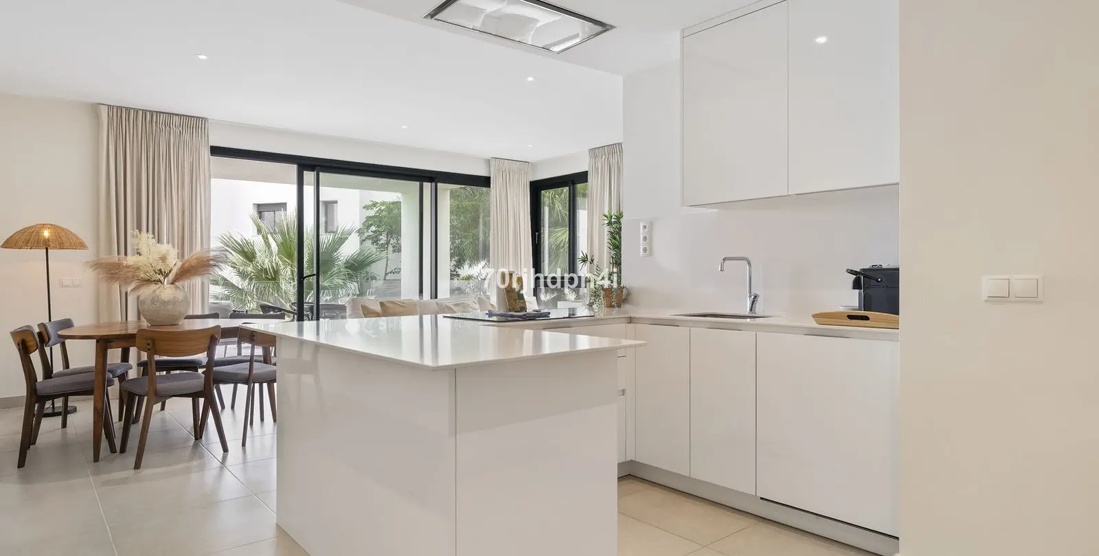 Sale of middle floor apartment in Estepona 6