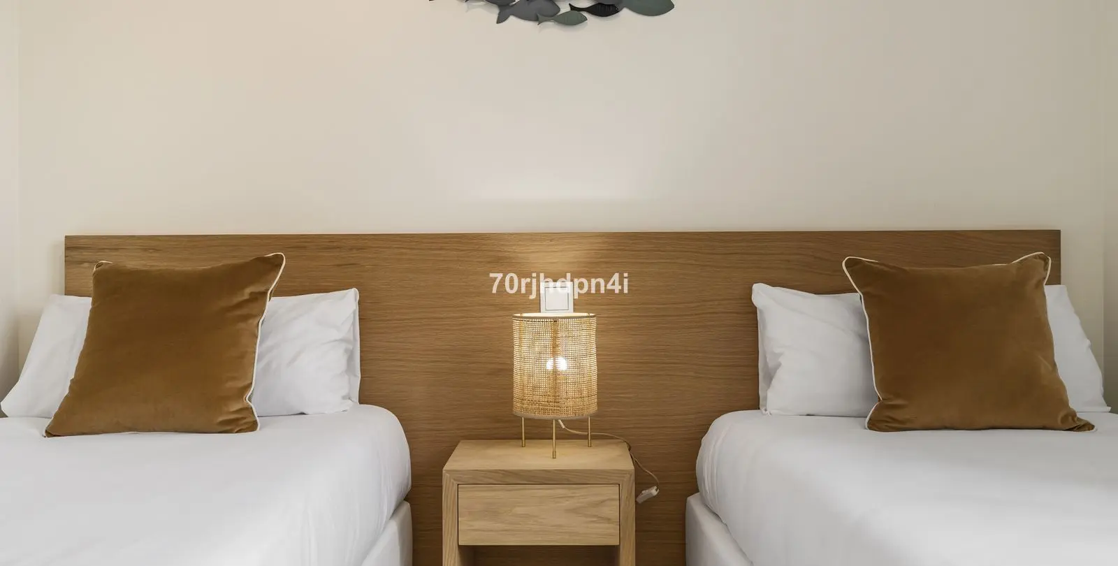 Sale of middle floor apartment in Estepona 8