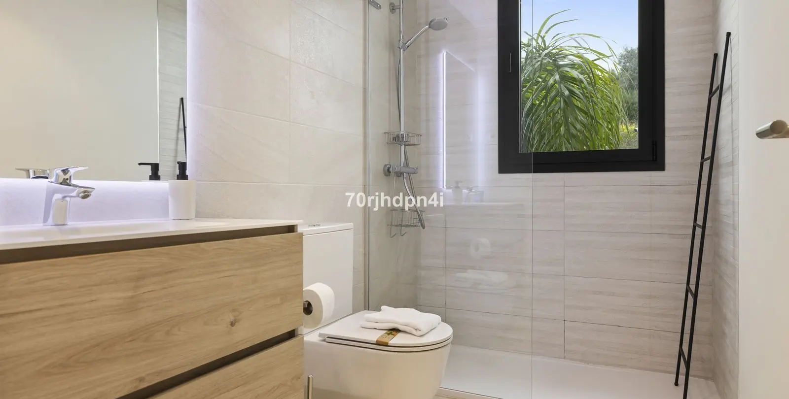 Sale of middle floor apartment in Estepona 11