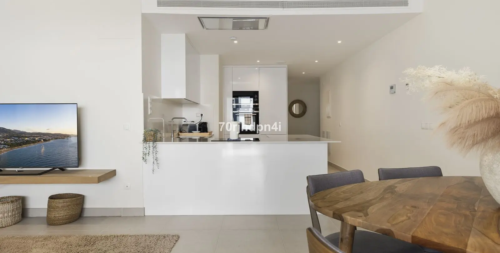 Sale of middle floor apartment in Estepona 13