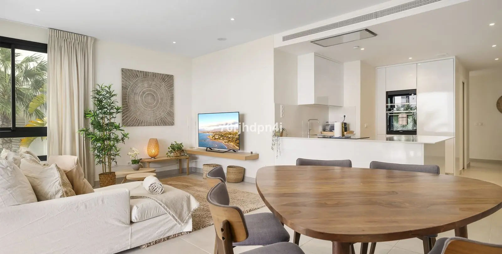 Sale of middle floor apartment in Estepona 14